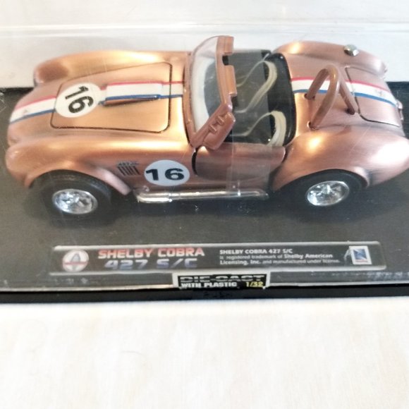 Vtg. Collectable-1999- New-Ray Gold 1966 Shelby Cobra 427 s/c Pull Back In Case - Picture 2 of 12
